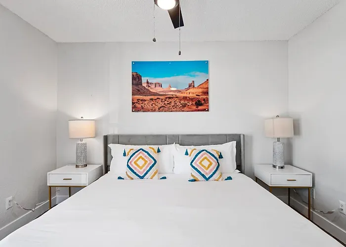 Luxurious 1b1b With Free Parking * Scottsdale