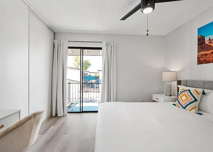 Luxurious 1b1b With Free Parking Apartment *