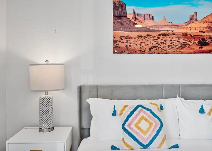Luxurious 1b1b With Free Parking * Scottsdale
