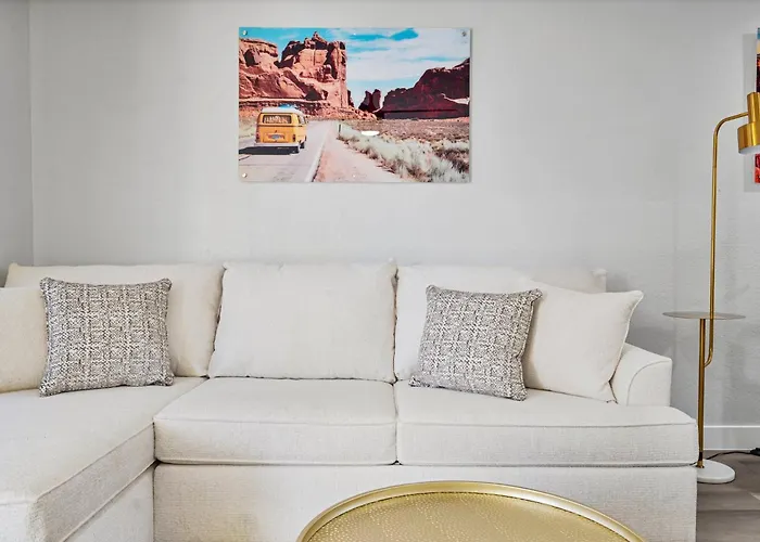 Luxurious 1b1b With Free Parking * Scottsdale