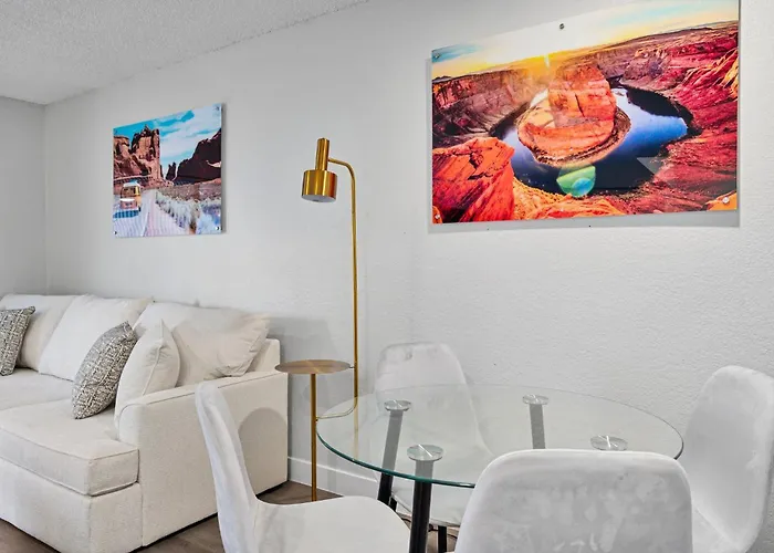 Luxurious 1b1b With Free Parking Apartment *